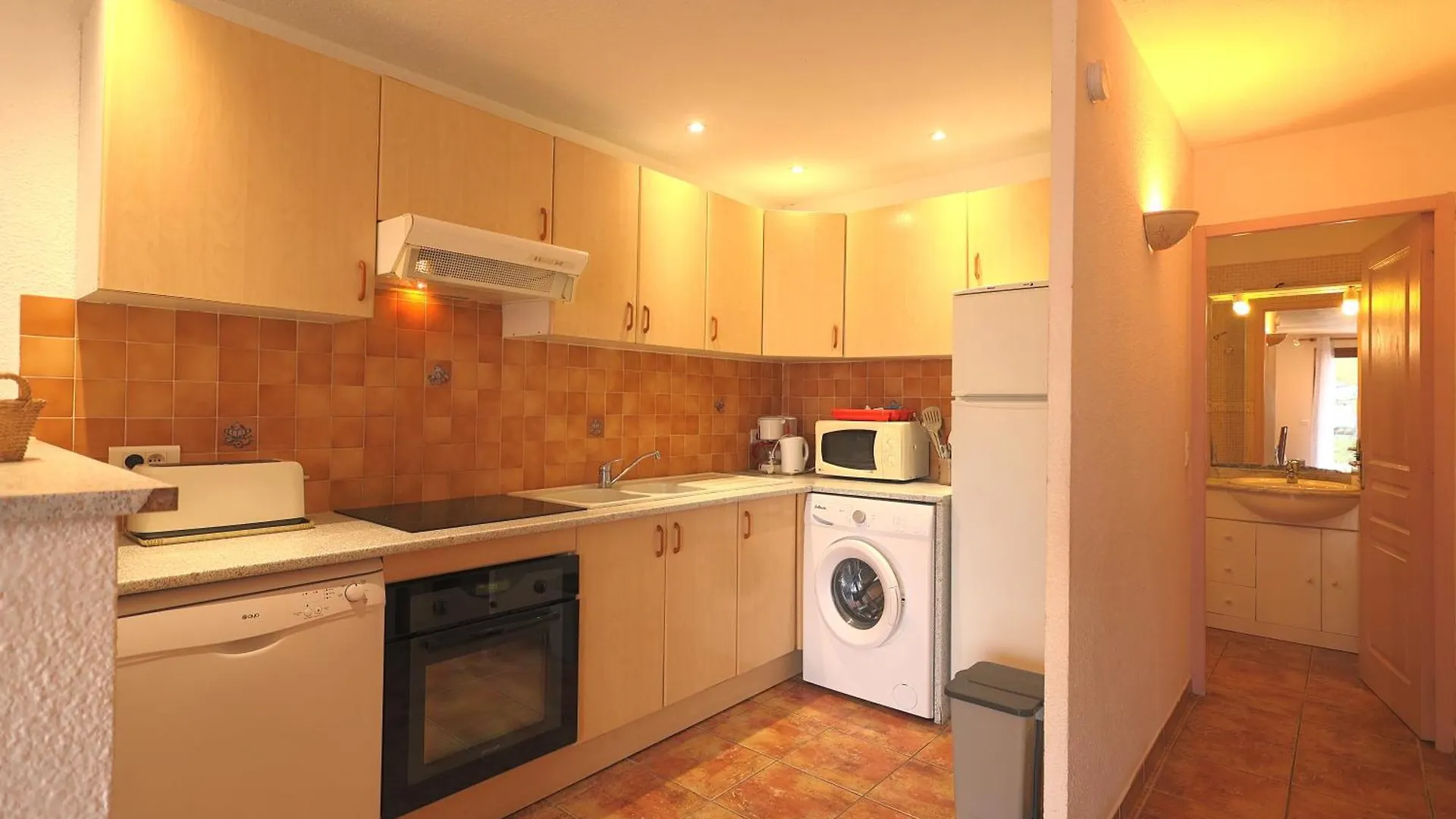 ليز أنغلز Chez Maguy Chambres D'Hotes فندق مبيت وإفطار